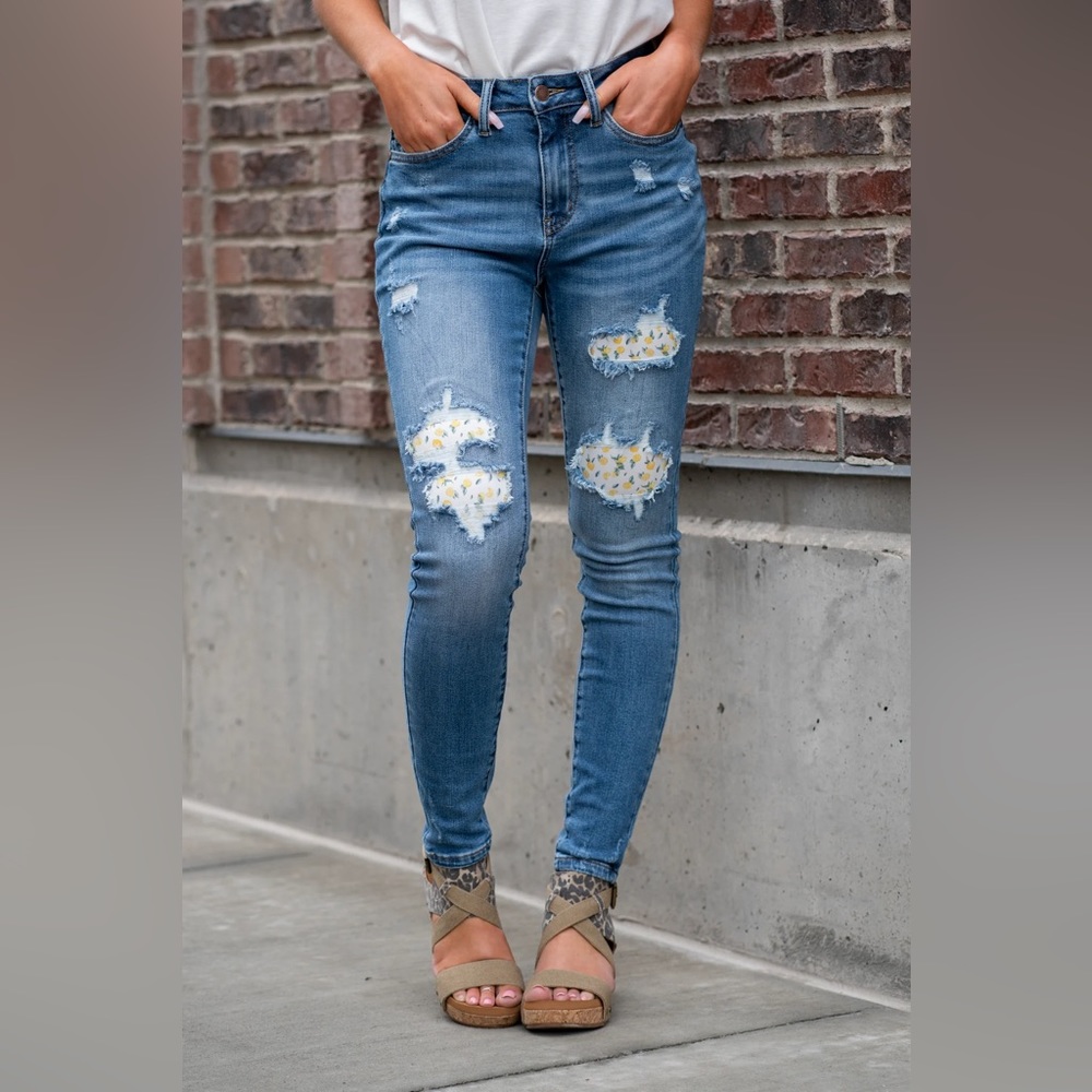 COPY - Judy Blue Women's Size 3/26 Skinny Fit Lemon Patch Jeans High Rise New